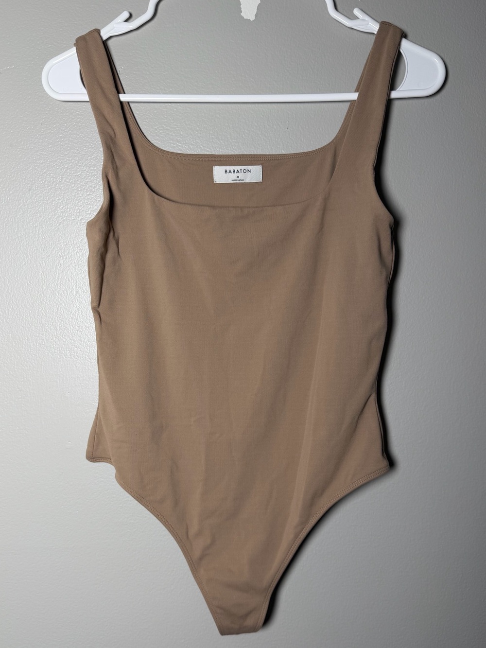 Babaton Aritiza Neutral Tan Square Neck Body Suit size medium